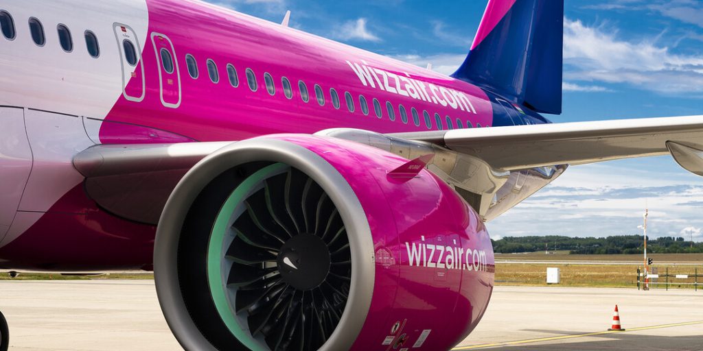 Wizz Air wing and engine pod