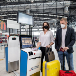 couple-at-airport-sita-smart-path-900x600-1