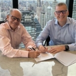 Gogo Chairman and CEO Oakleigh Thorne (l) and Satcom Direct President Chris Moore sign purchase agreement