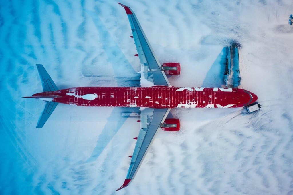 Play Airlines in the snow