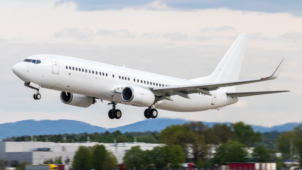 mid-life lessor Boeing 737-800 all white
