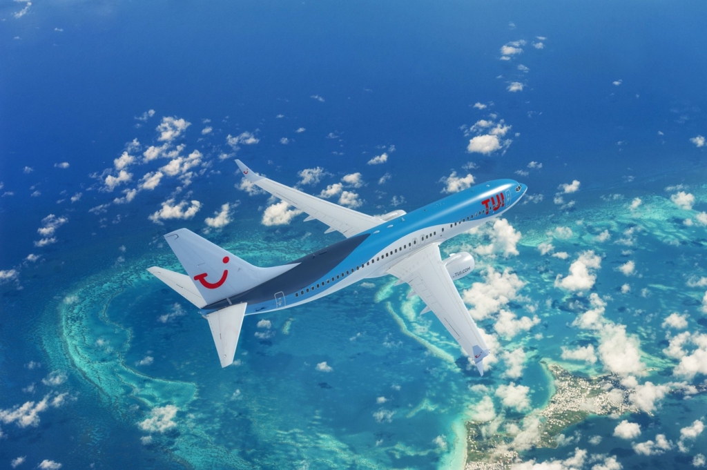 TUI aircraft flying