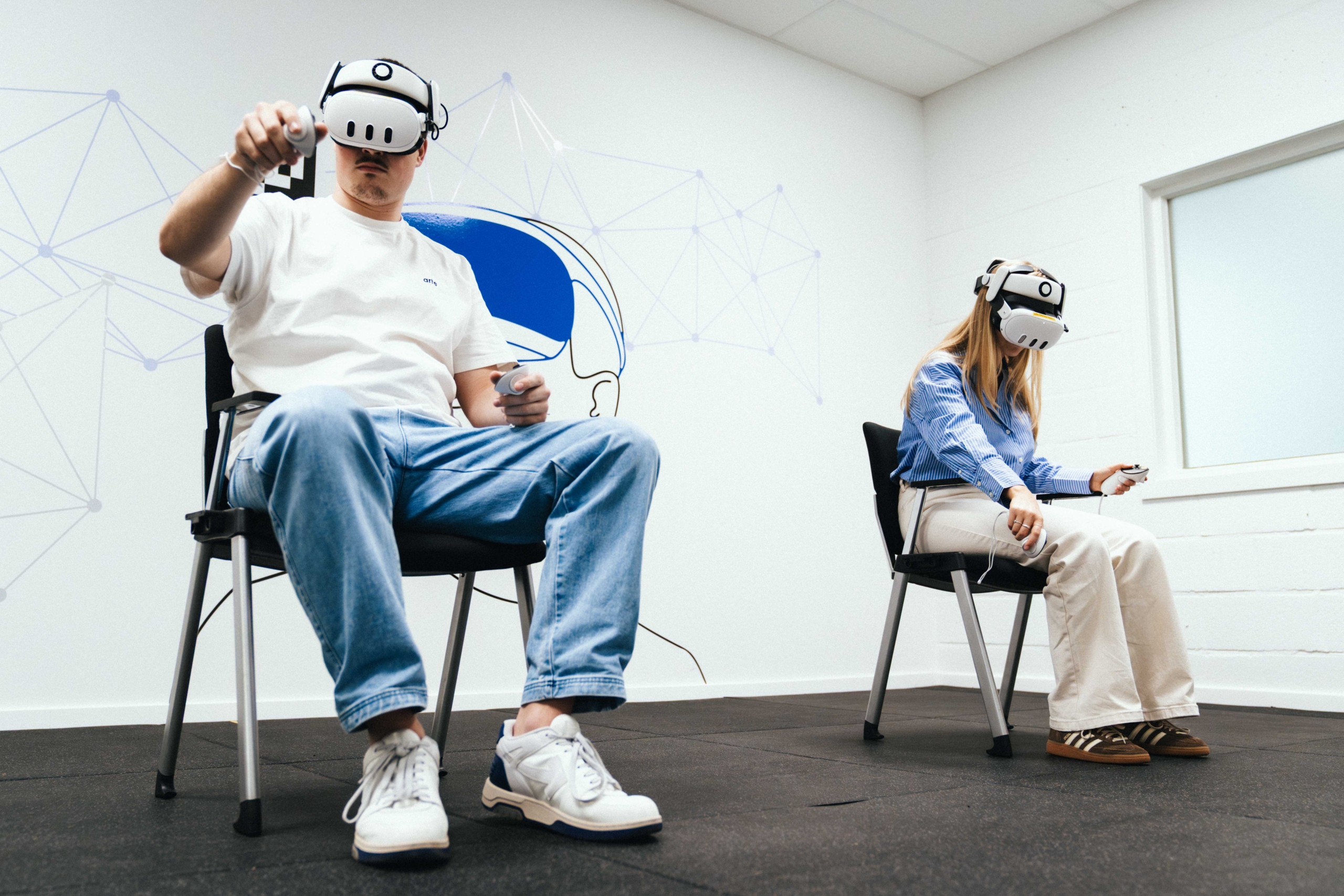 Brussels Airlines pilots training in virtual reality.