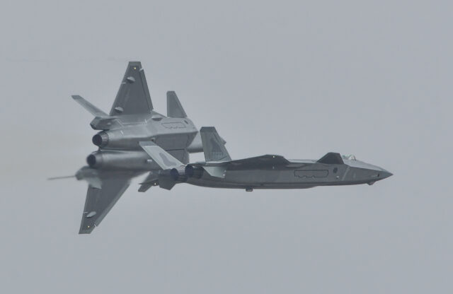 A pair of Chengdu J-20s flying