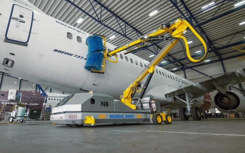 Nordic Dino robot aircraft washer