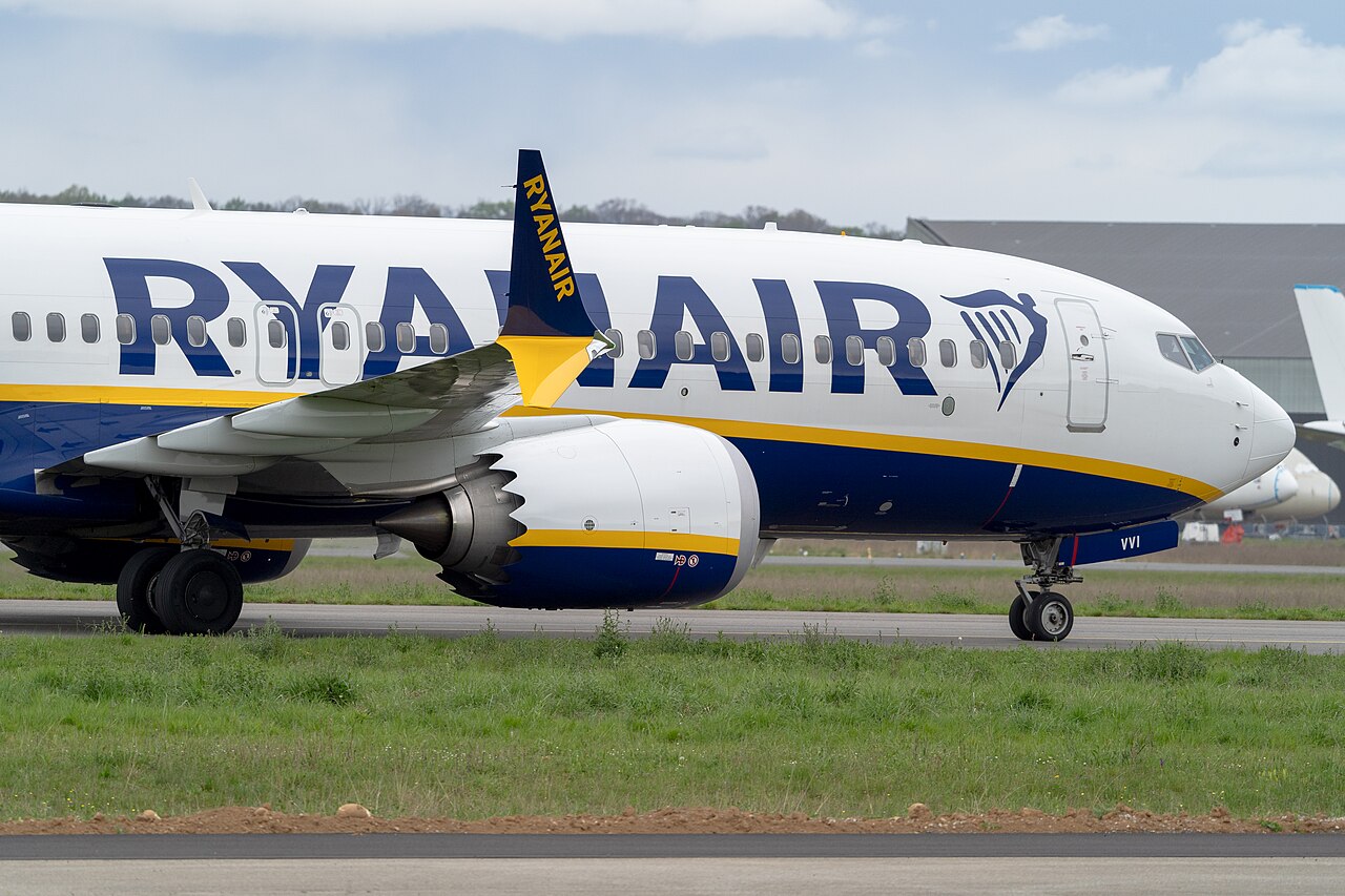 Ryanair Boeing 737 MAX 8 up close