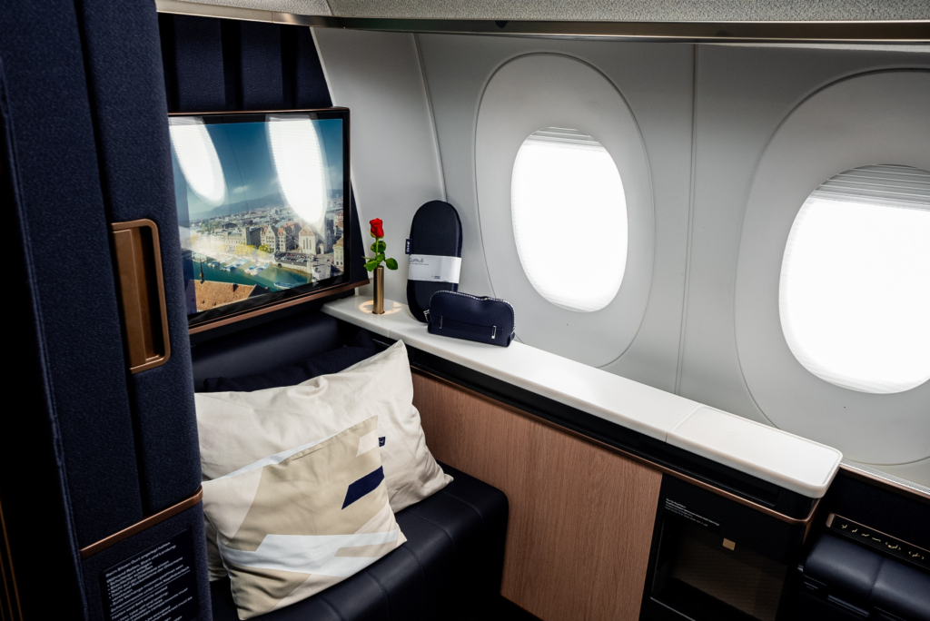 Lufthansa First Class Allegris single window suite