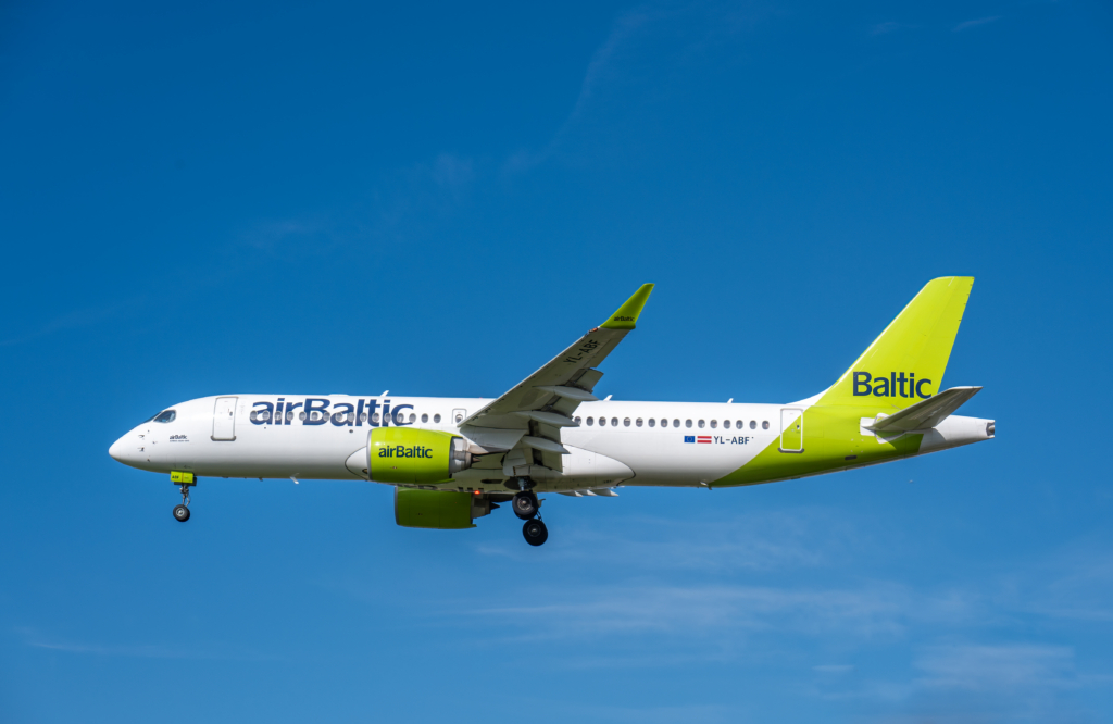 airBaltic A220