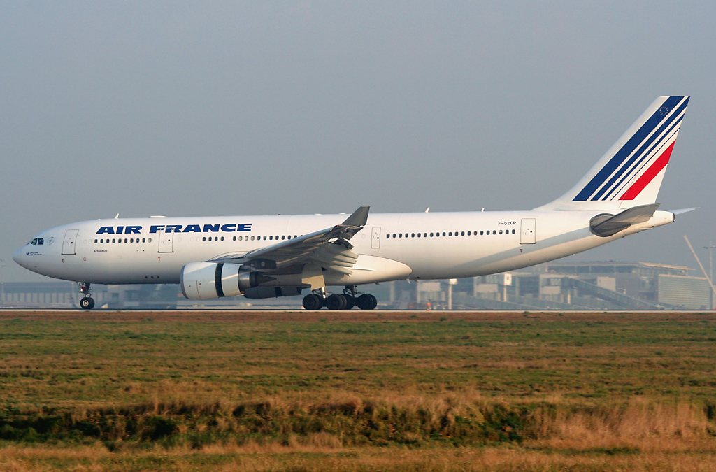 Air France A330-203 F-GZCP lands at Paris-Charles de Gaulle Airport. – The aircraft was destroyed in Air France Flight 447.