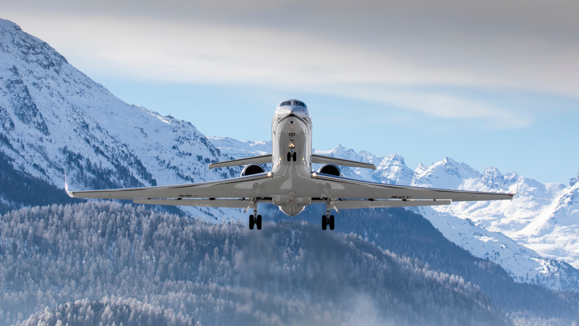 Gulfstream G550 departing St. Moritz