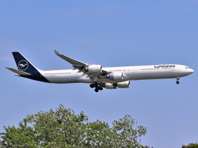 Lufthansa Airbus A340-600 on approach to JFK