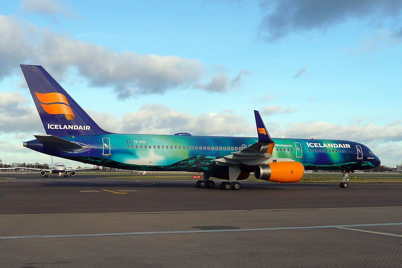 Icelandair B757