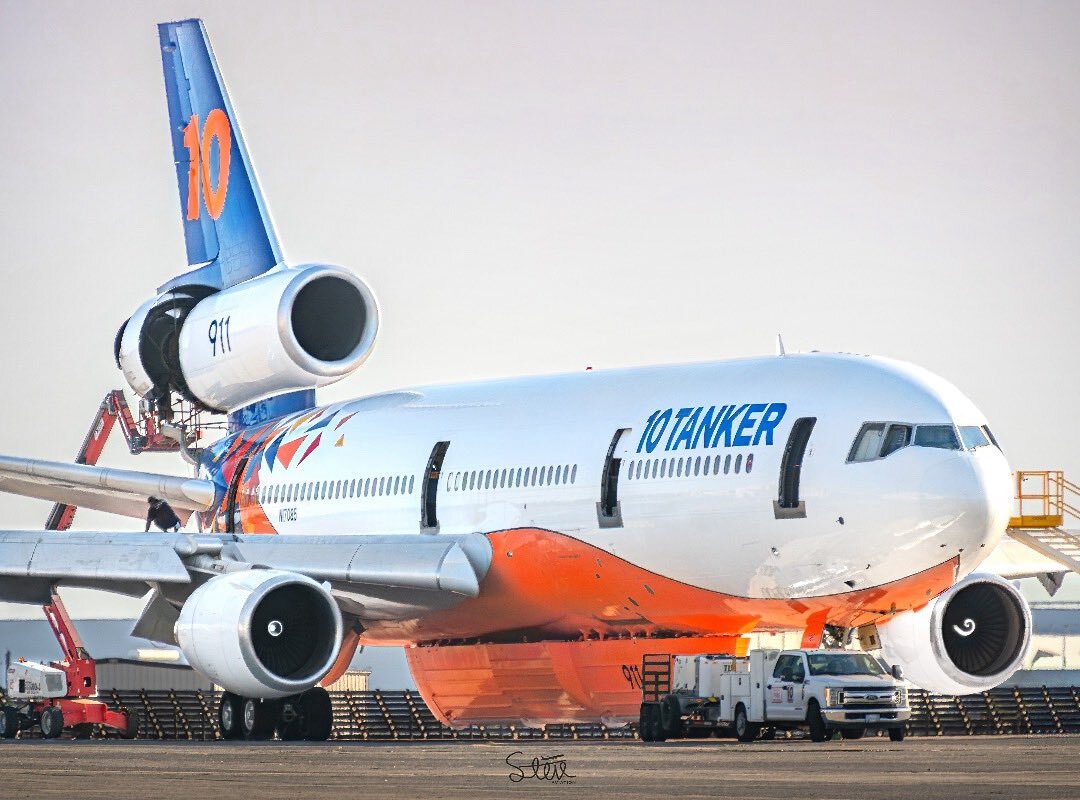 10 Tanker DC-10 waterbomber