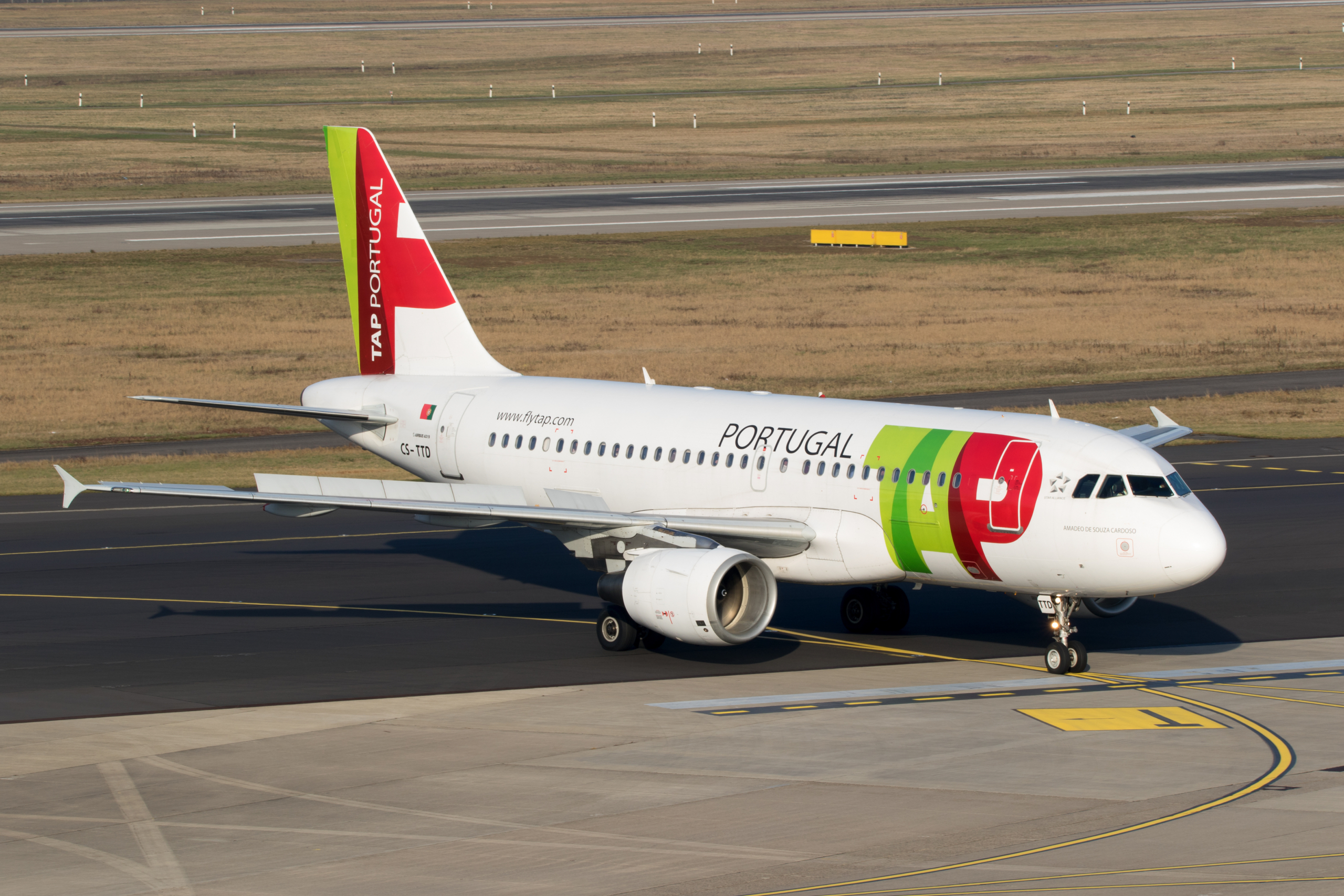 Airbus A319 from TAP Air Portugal taxiing to the gate after landing on Dusseldorf airport