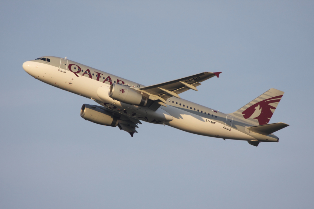 Qatar Airways Airbus A320 Takeoff