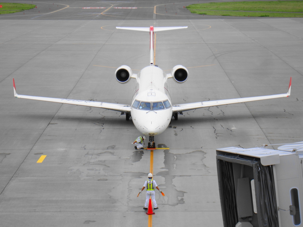 CRJ 200