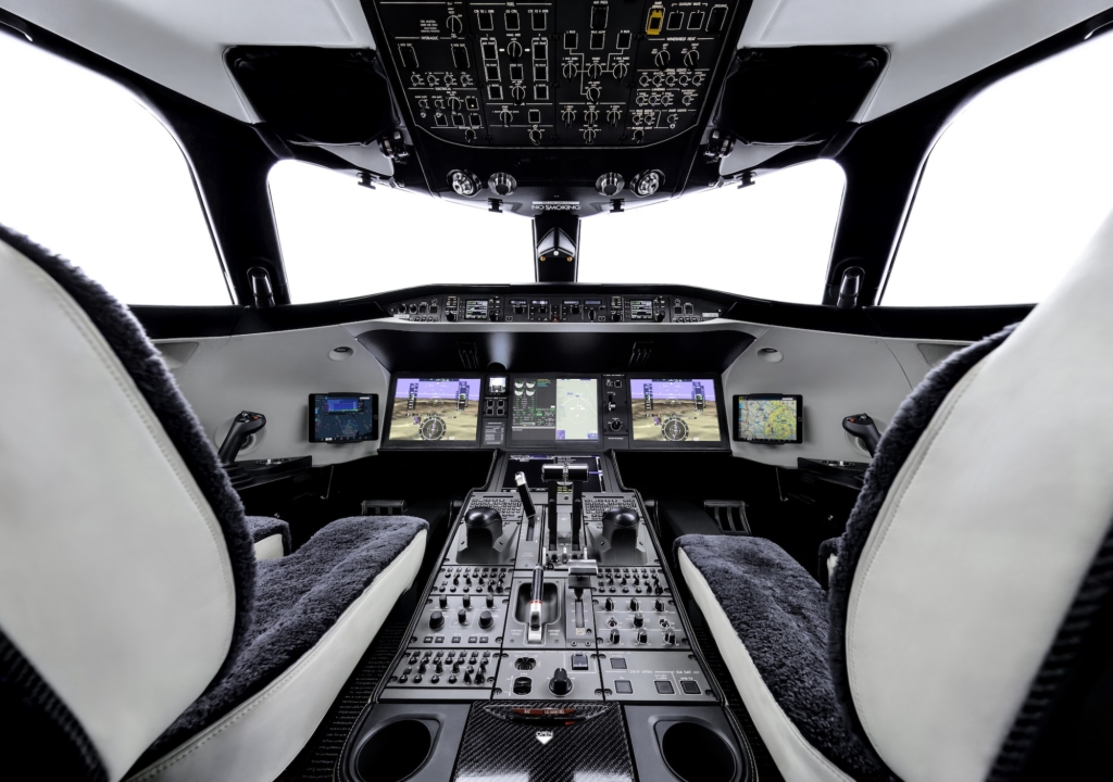 Global 8000 cockpit
