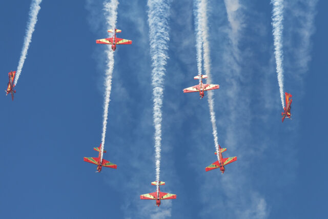 Dubai Airshow 2025 flying display