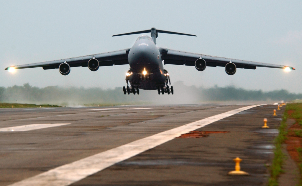 US Air Force C-5M Super Galaxy landing