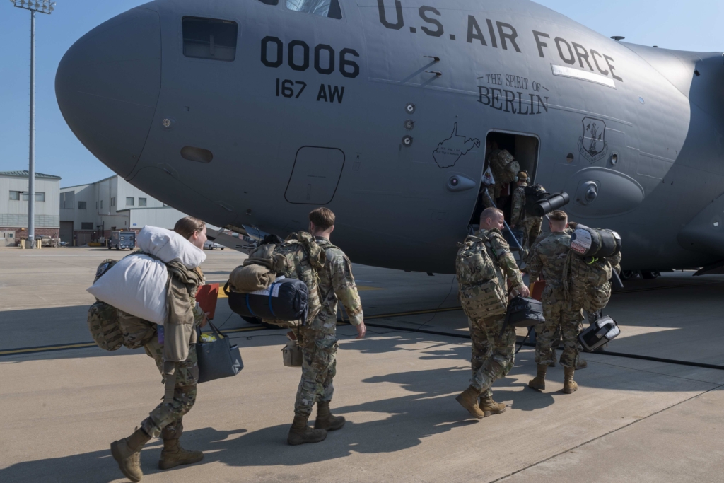 US Air Force airmen boarding C-17 (1)