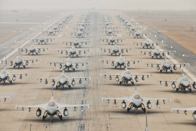 USAF and South Korean F-16 in an elephant walk at Kusan Air Base