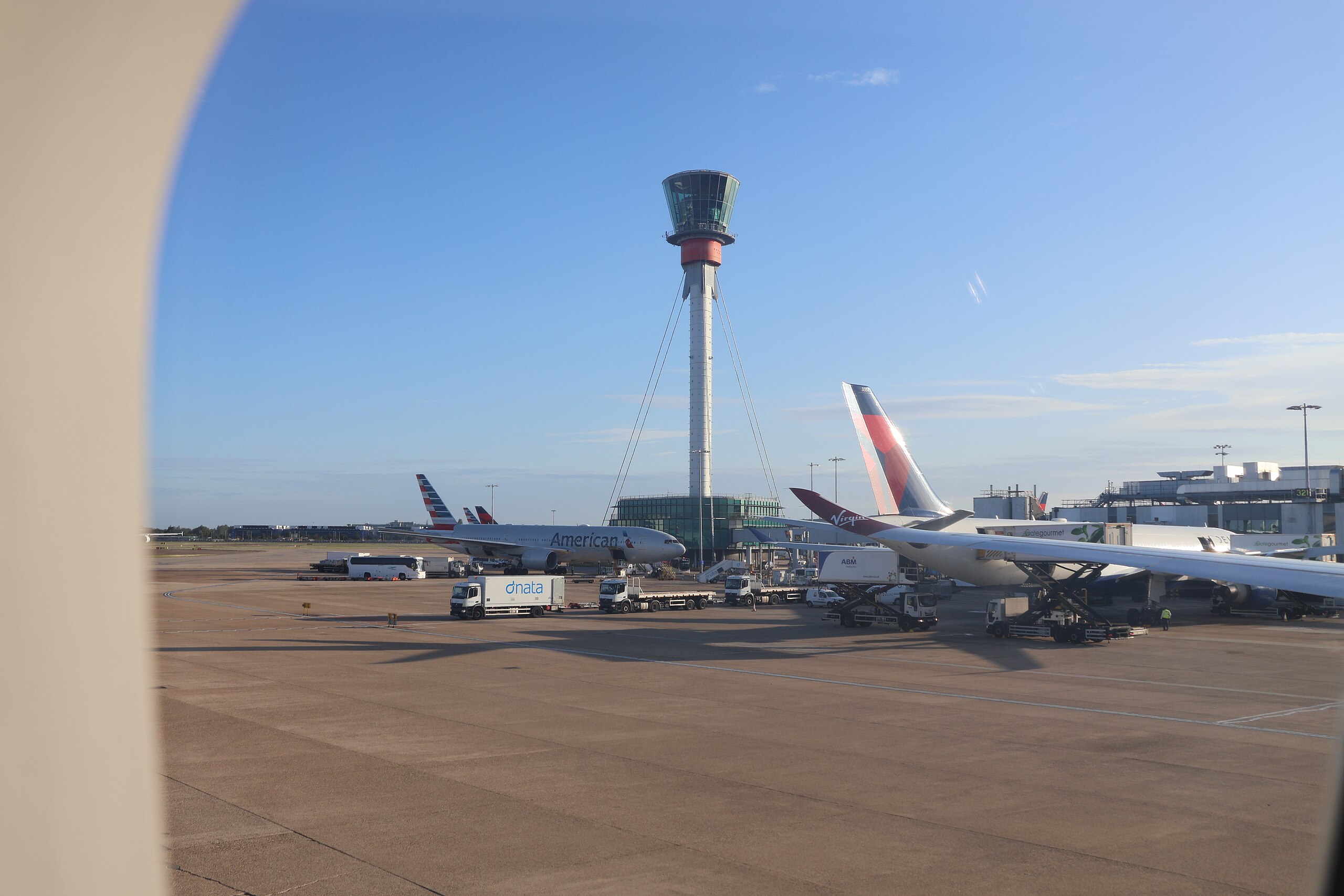 View_of_Heathrow_Airport_(August_2023)_13