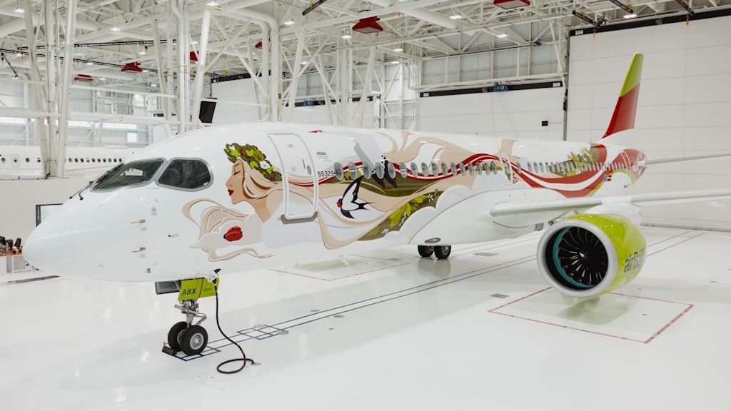 airBaltic 50th A220 special livery