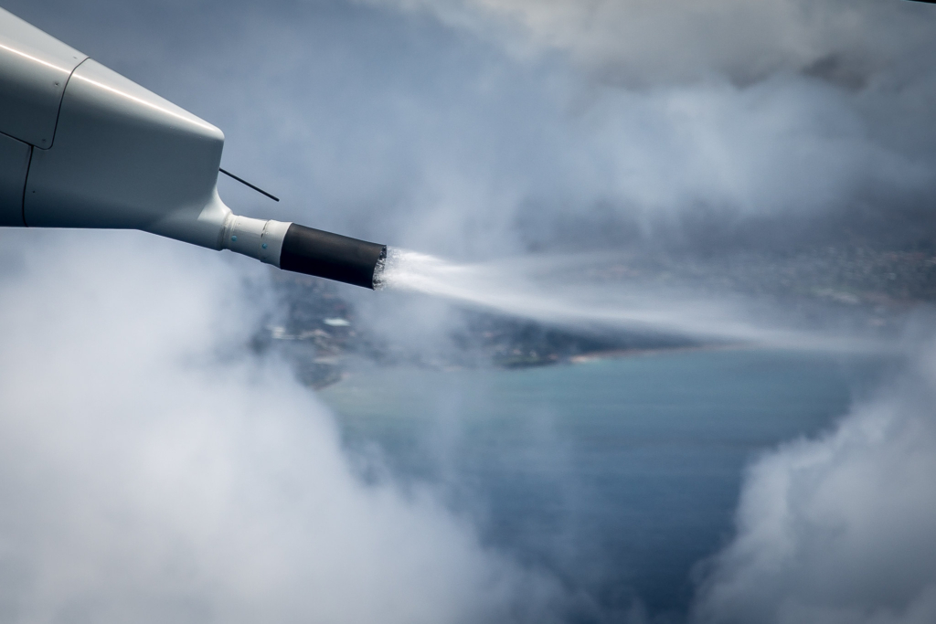 Fuel dumping from a Hawaiian Airlines aircraft