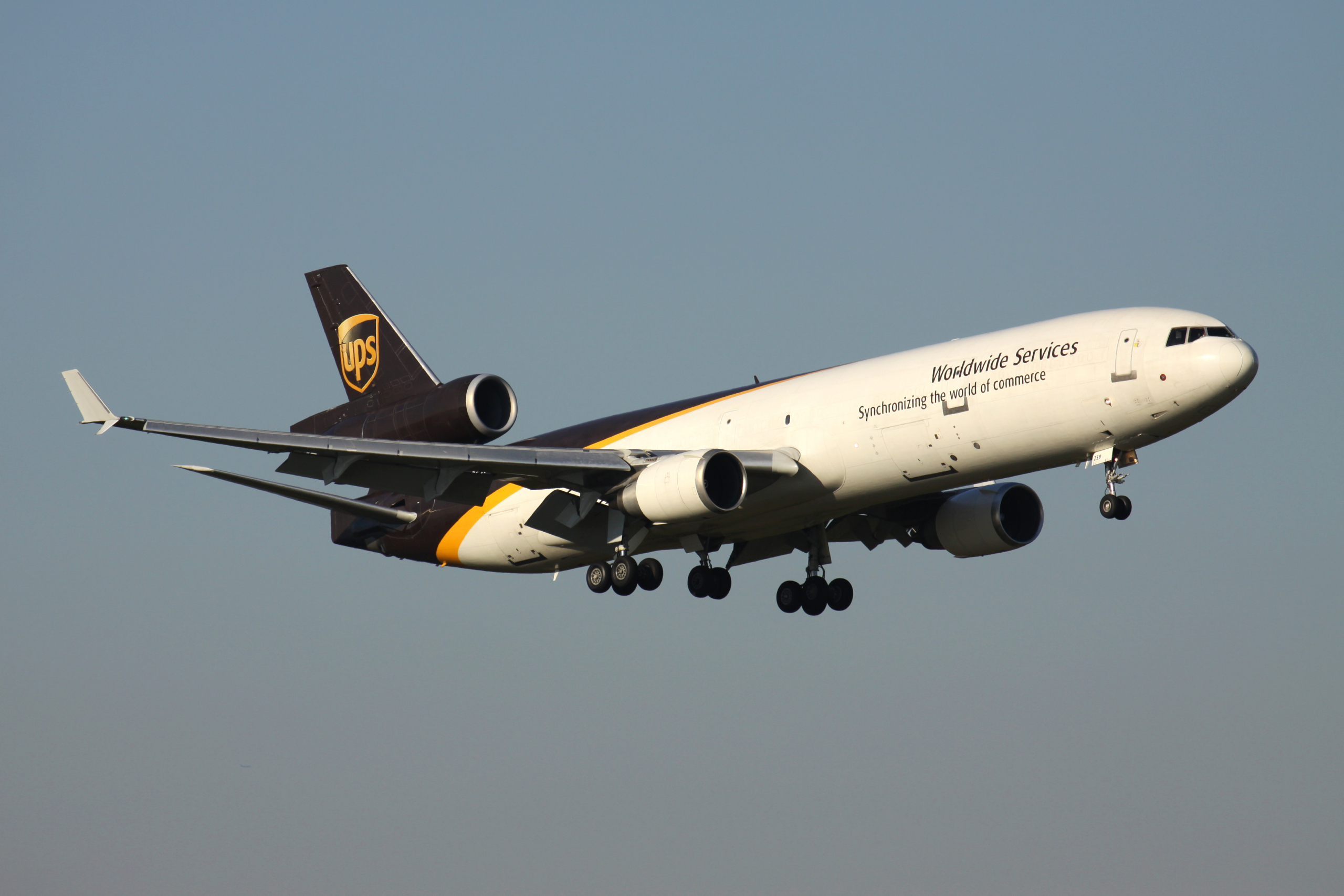 UPS Md-11 cargo plane landing