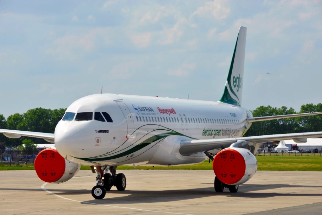 EGTS E-taxi at Paris Air Show