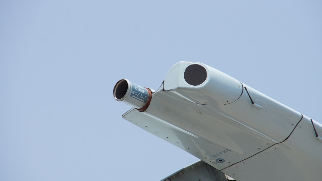 Kawasaki P-1 maritime patrol aircraft fuel dump nozzle