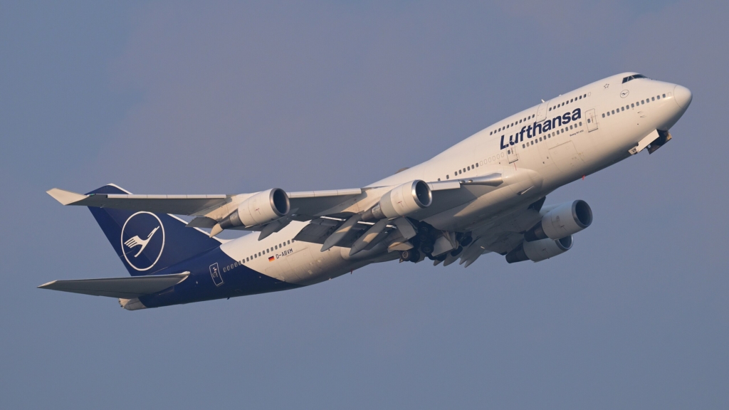LH Boeing 747-400