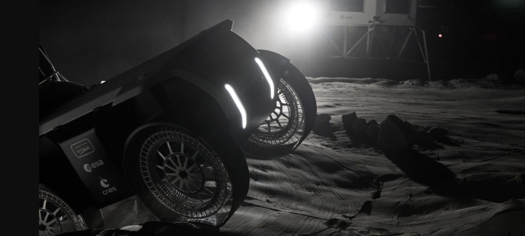 Mona Luna lunar rover