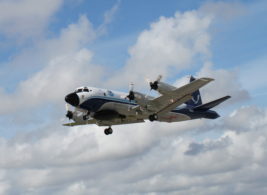 NOAA hurricane hunters Lockheed WP 3D Orion