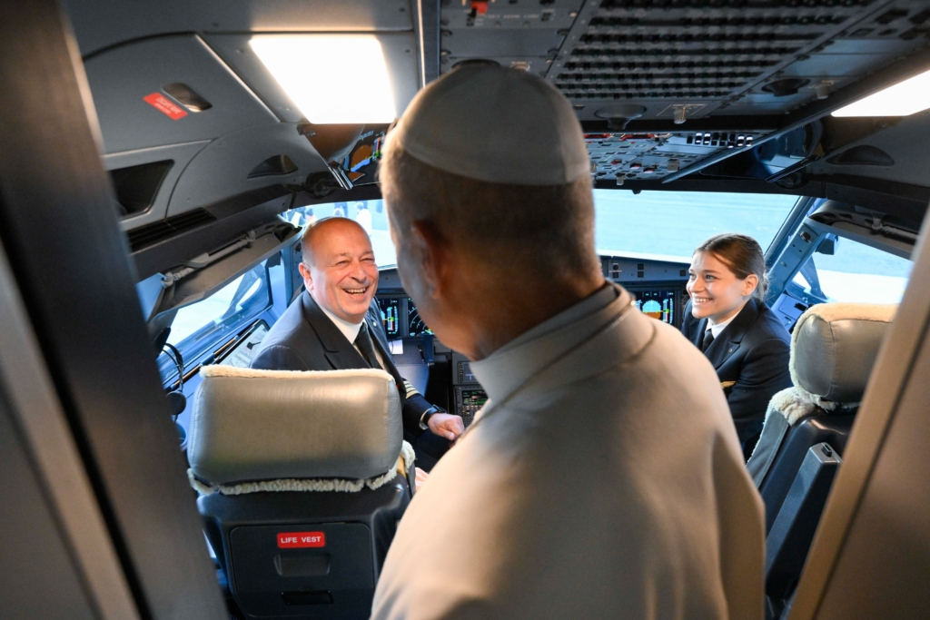 Pope leo flies on ITA Airways