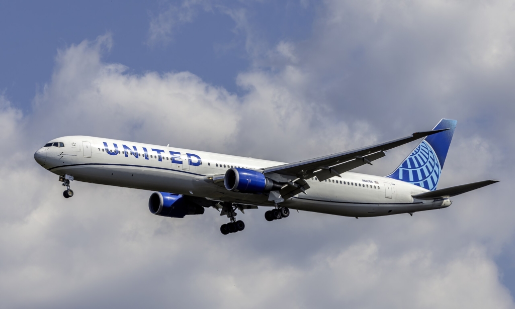 UA Boeing 767-400ER