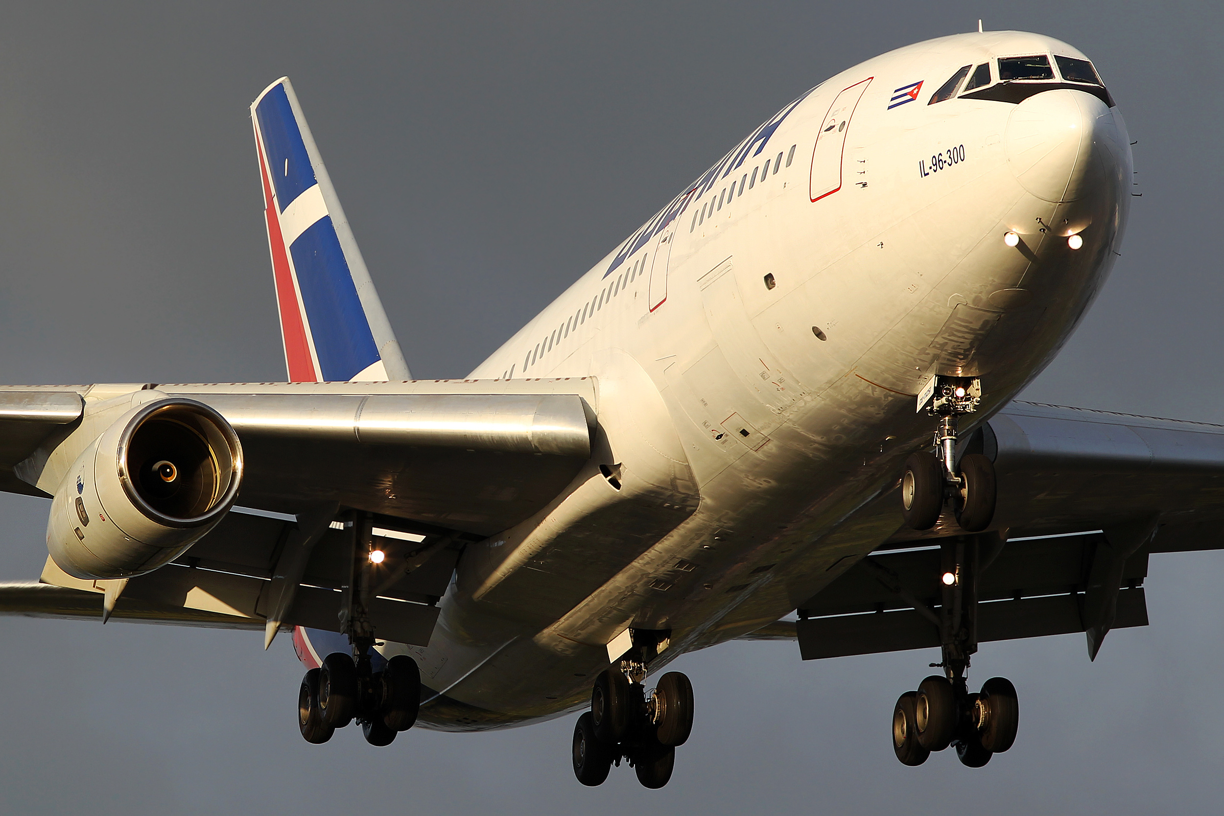 Cubana de Aviación Ilyushin IL-96 Landing from Havana, Cuba