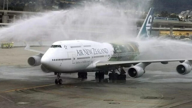 Air New Zealand Boeing 747-400 with Lord of the Rings livery