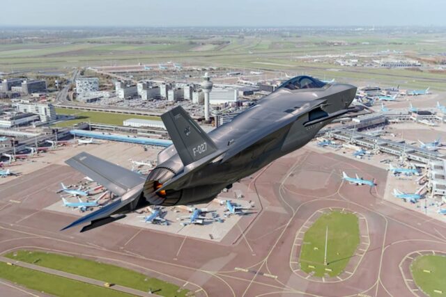 Dutch F-35 train at Amsterdam Schiphol