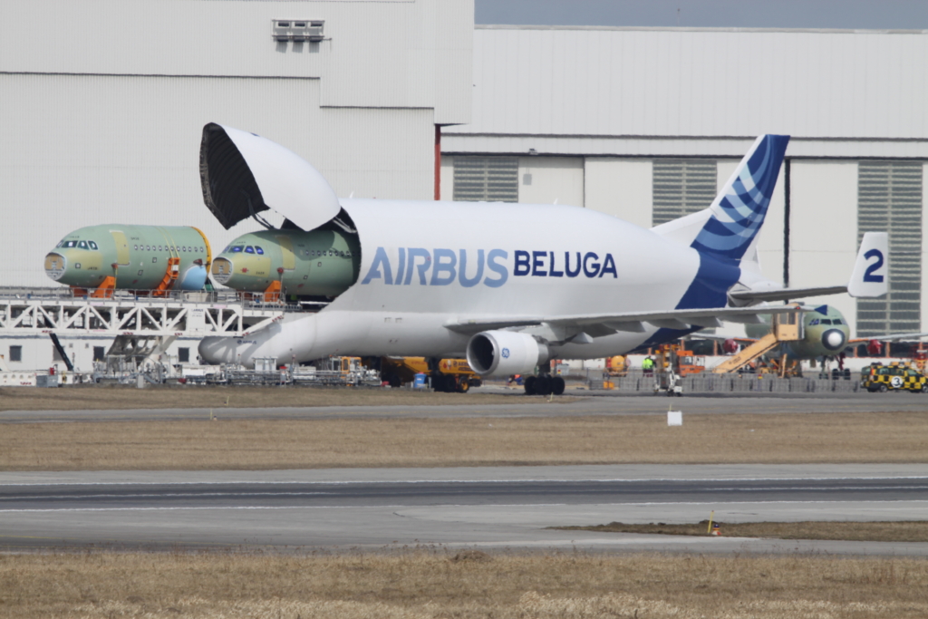 Airbus Beluga ST loading aircraft fuselages