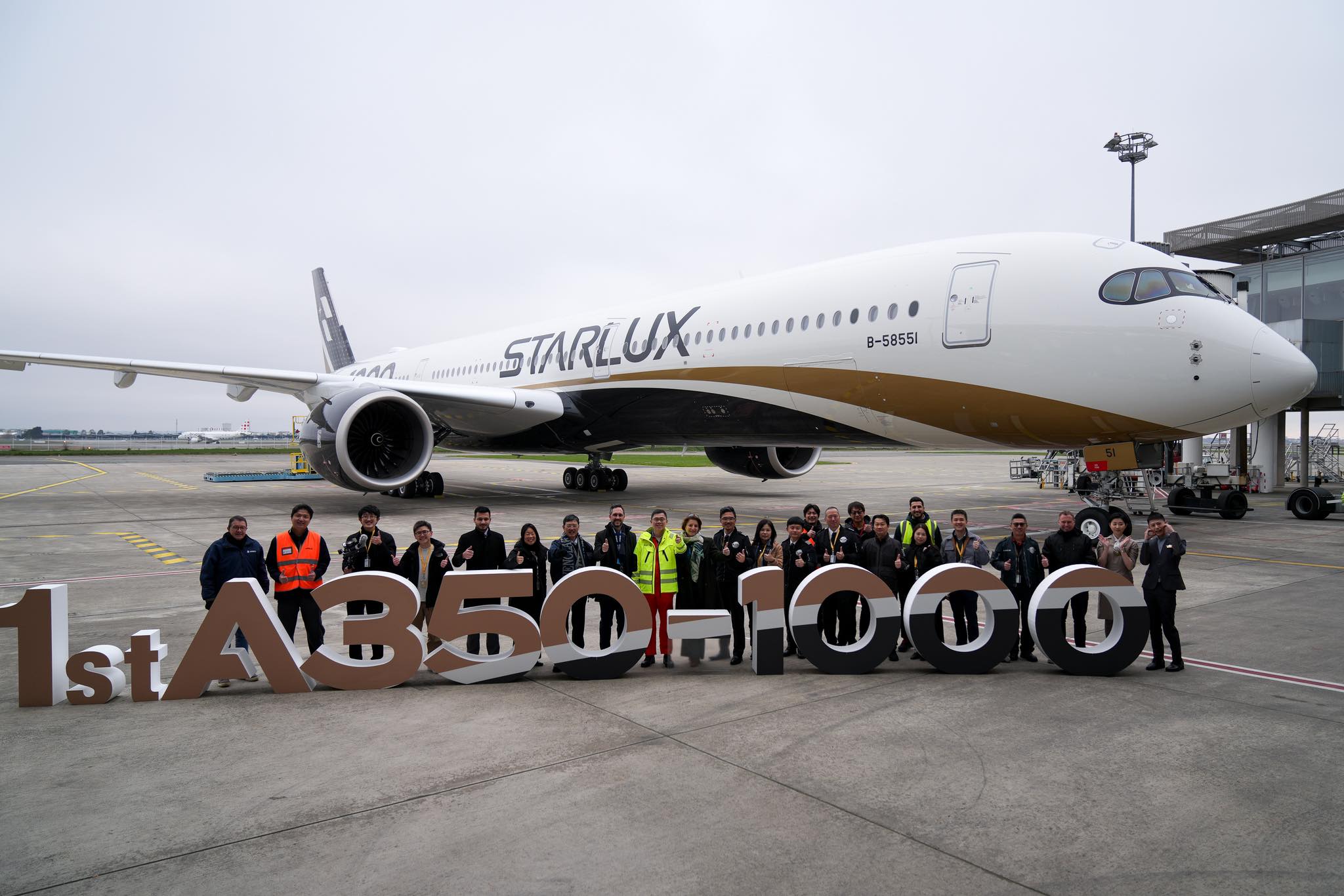 STARLUX first A350-1000