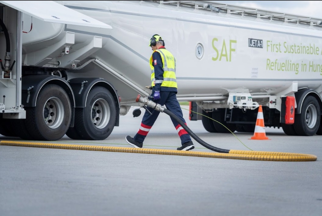 SAF refuelling truck