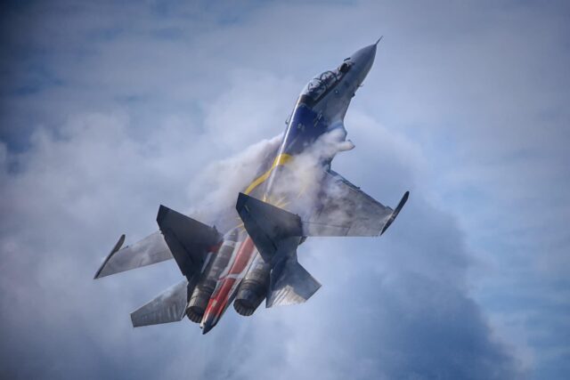 Singapore Airshow Sukhoi Su-30MKM flying display