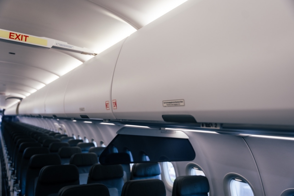 New overhead bins on Lufthansa Airbus A320
