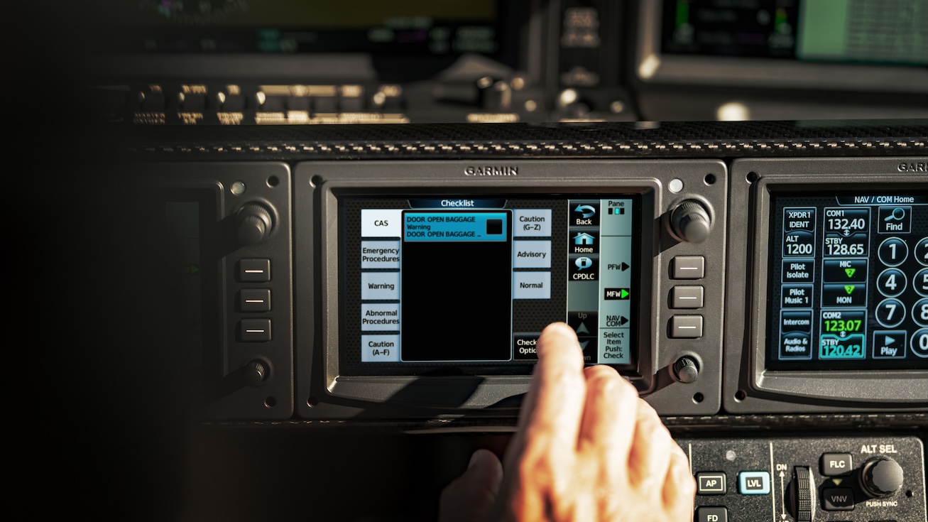 With Perspective Touch+ avionics, pilots can communicate with air traffic control to receive a route update