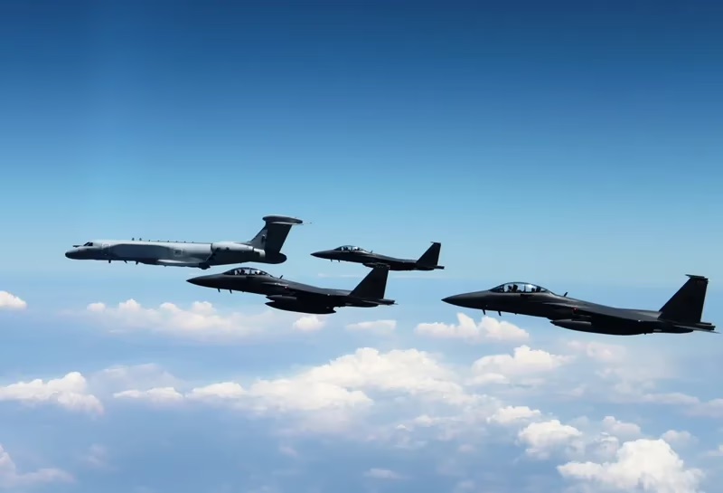 Singapore RSAF G550 AEW on mission with fighter jets