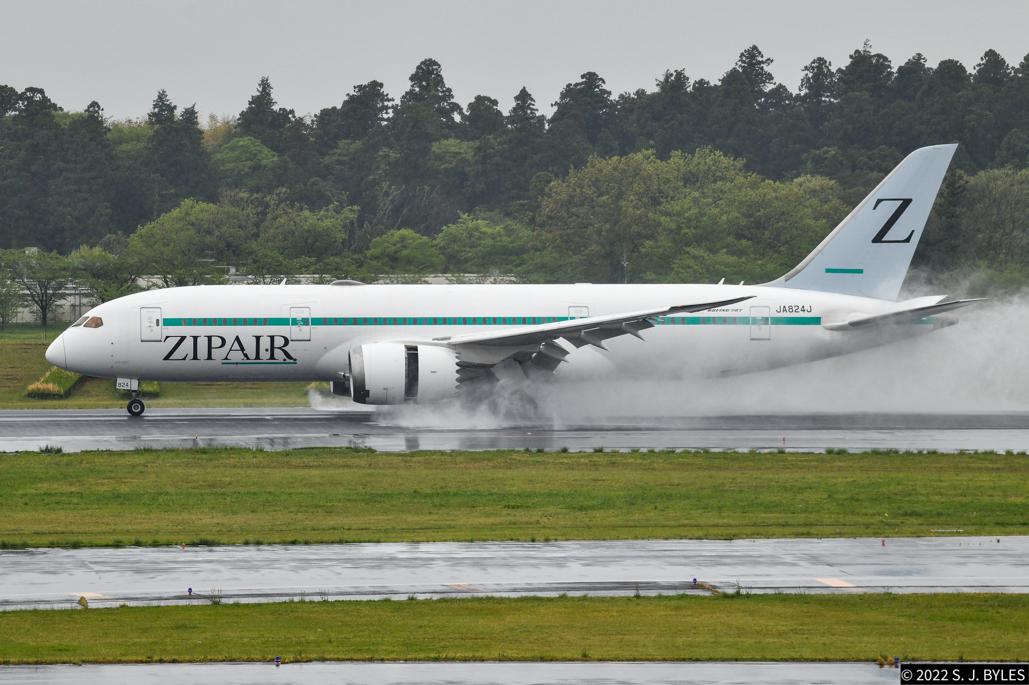 ZIPAIR B787-8 JA824J @ Tokyo, Narita on April 24, 2022. Photo: S. J. Byles