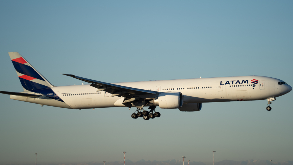 LATAM Boeing 777