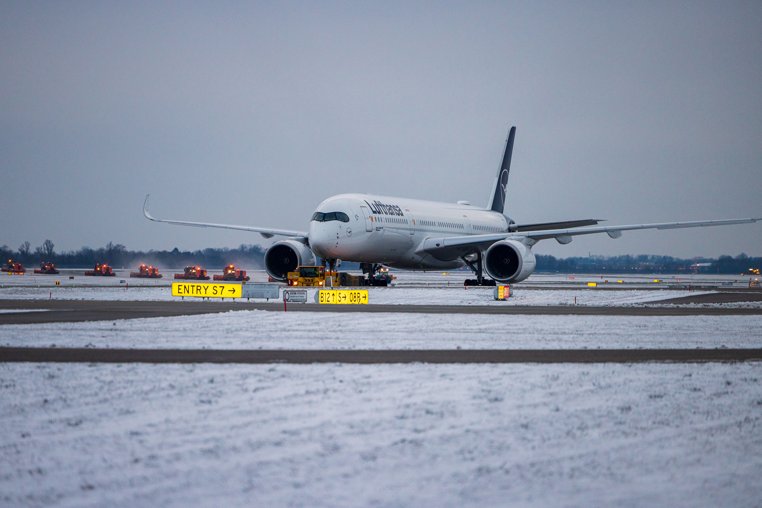 Lufthansa A350 in snow