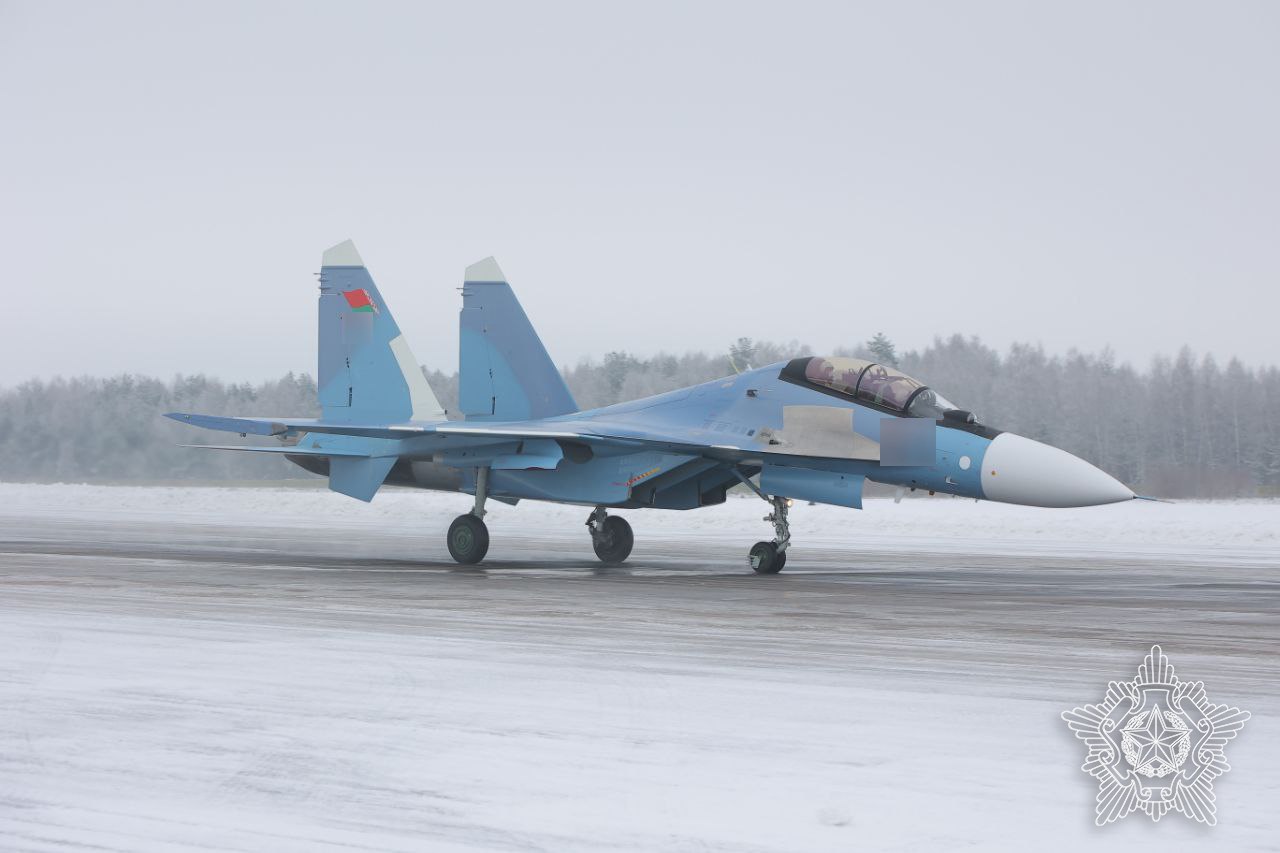 A new-build Su-30SM2 Flanker-H rolls out after landing at Baranovichi Air Base, completing its delivery flight from Russia to Belarus, on 29 January 2026. Image: Belarusian MOD